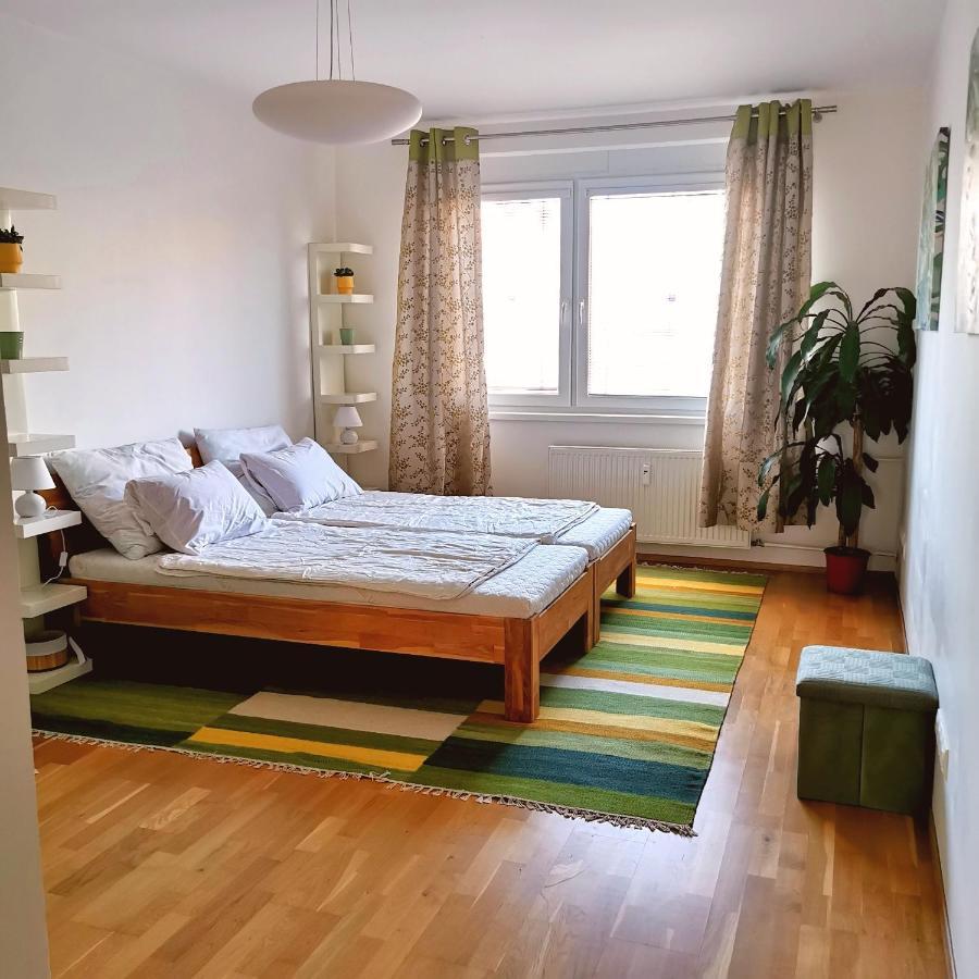 Cozyhome Retro Apartment Bratislava Exterior photo