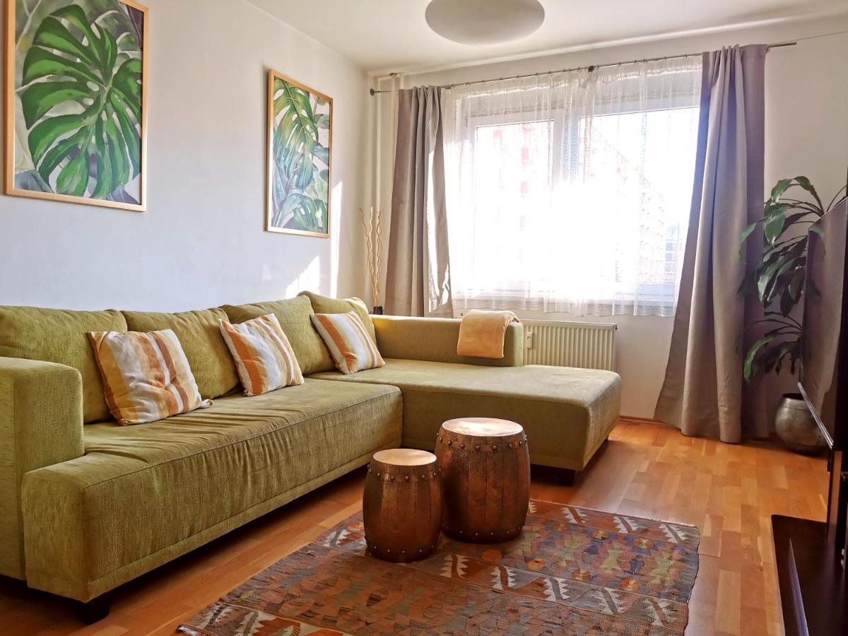 Cozyhome Retro Apartment Bratislava Exterior photo